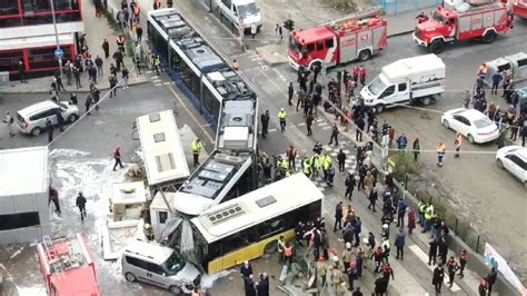 İ­s­t­a­n­b­u­l­ ­A­l­i­b­e­y­k­ö­y­­d­e­ ­T­r­a­m­v­a­y­ ­i­l­e­ ­O­t­o­b­ü­s­ ­Ç­a­r­p­ı­ş­t­ı­:­ ­4­­ü­ ­A­ğ­ı­r­,­ ­1­9­ ­Y­a­r­a­l­ı­